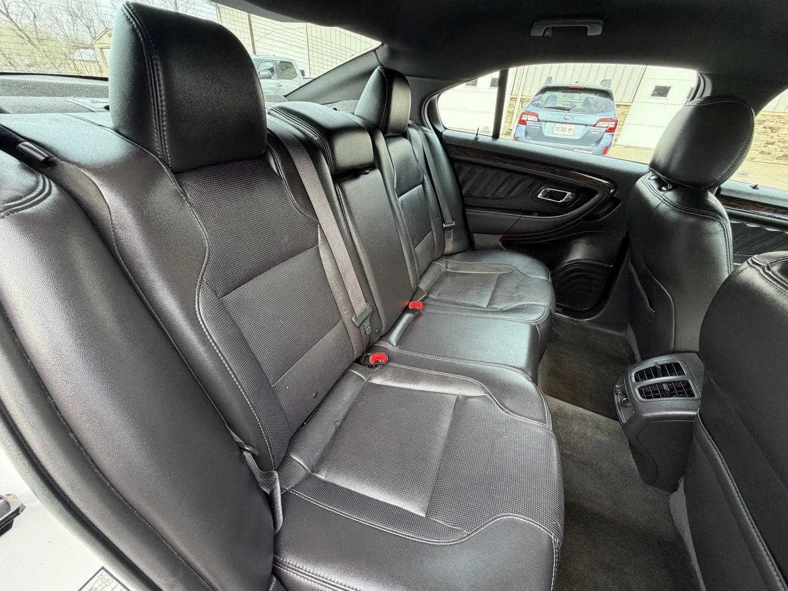 Used 2014 Ford Taurus Limited FWD image 16