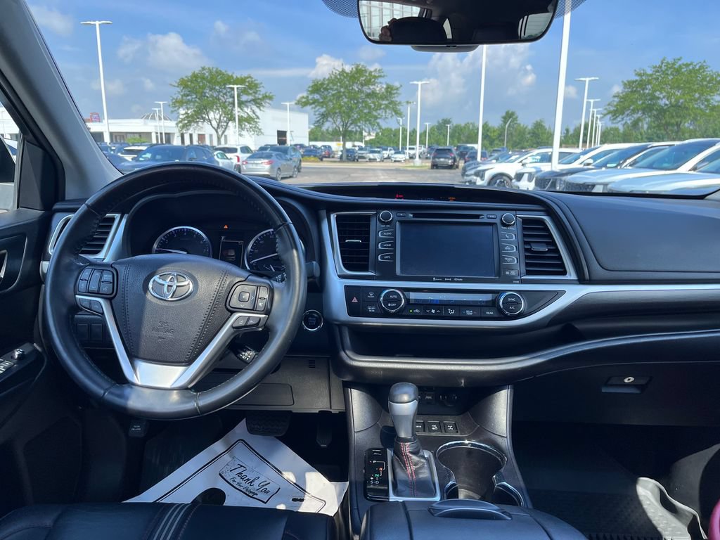 Used 2019 Toyota Highlander SE w/ Nightshade Edition AWD/4WD image 22