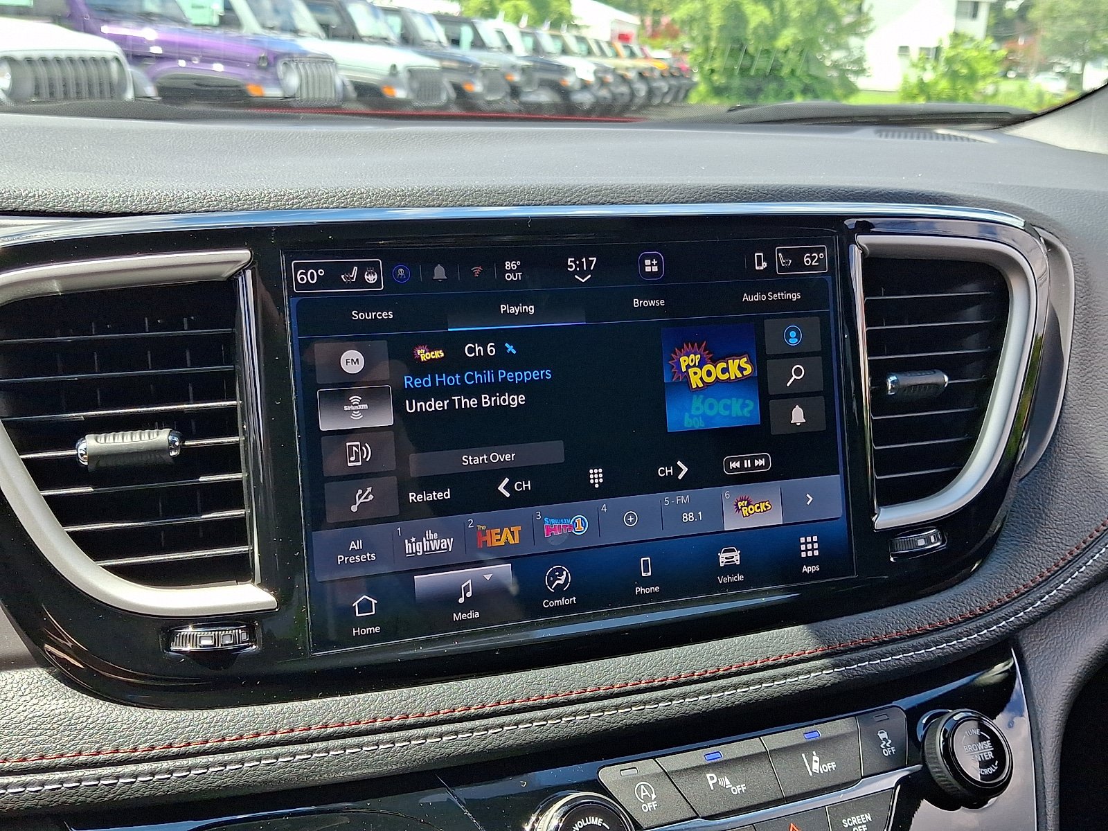 New 2027 Chrysler Pacifica Select FWD image 15