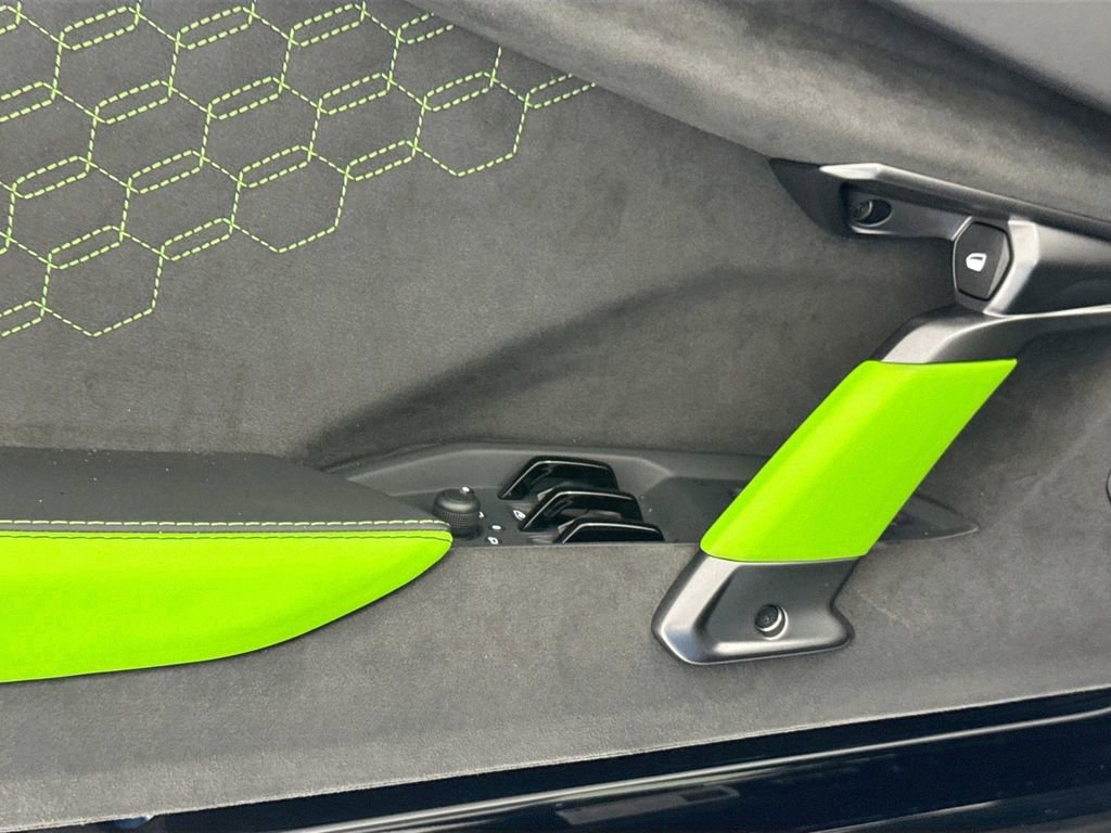 Used 2026 Lamborghini Revuelto image 18