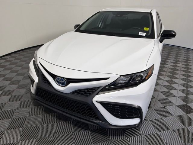 Used 2022 Toyota Camry SE image 2