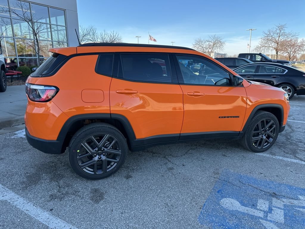 New 2026 Jeep Compass Latitude AWD/4WD image 32