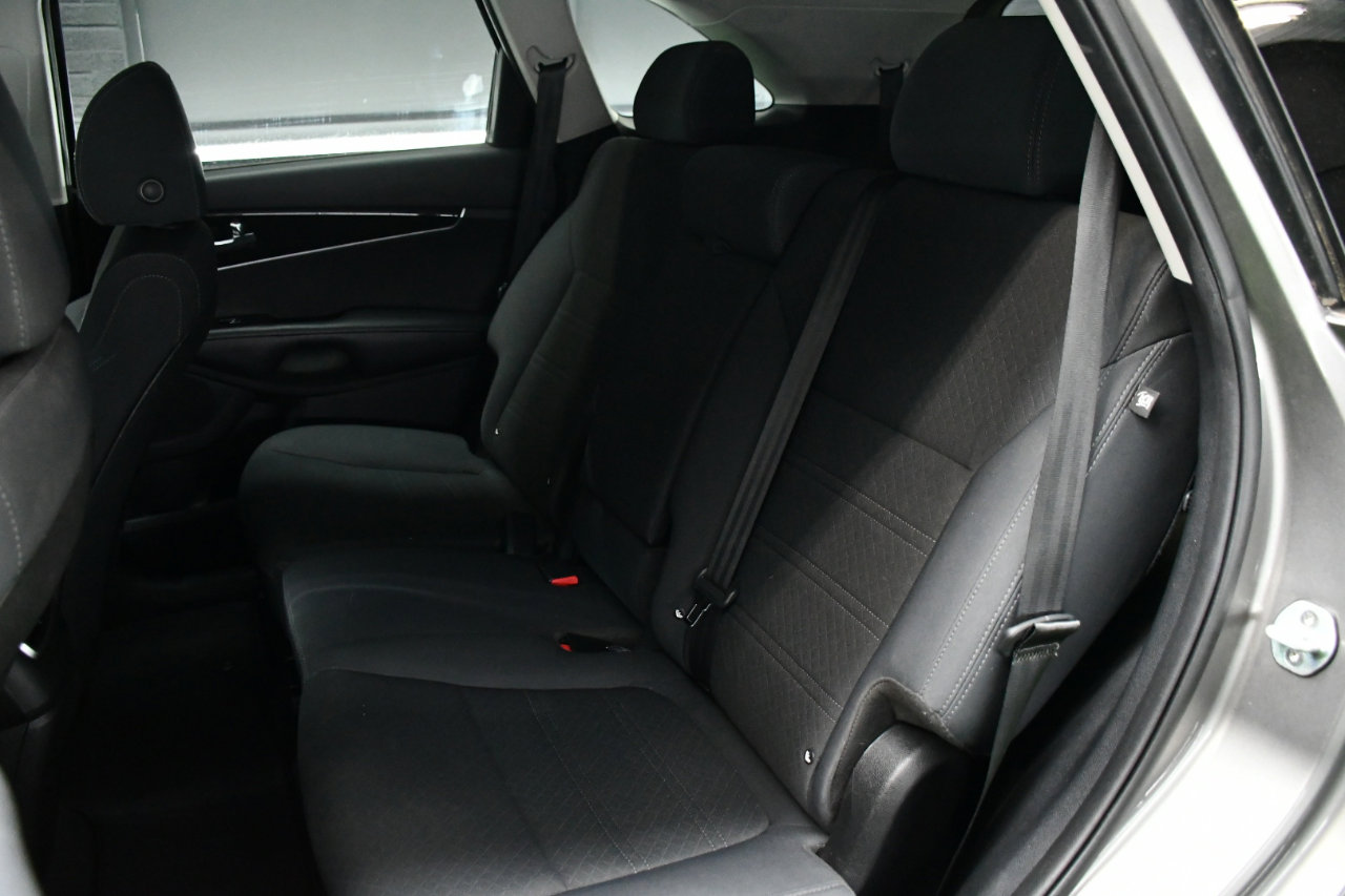 Used 2019 Kia Sorento LX image 31