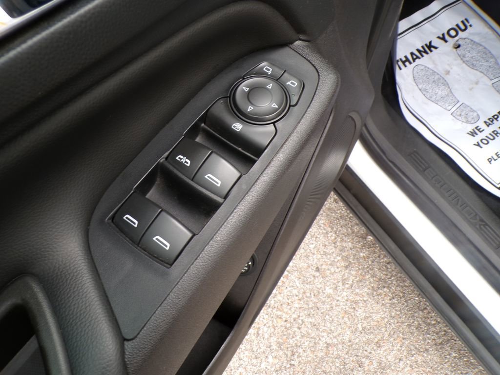Used 2018 Chevrolet Equinox LT FWD image 21