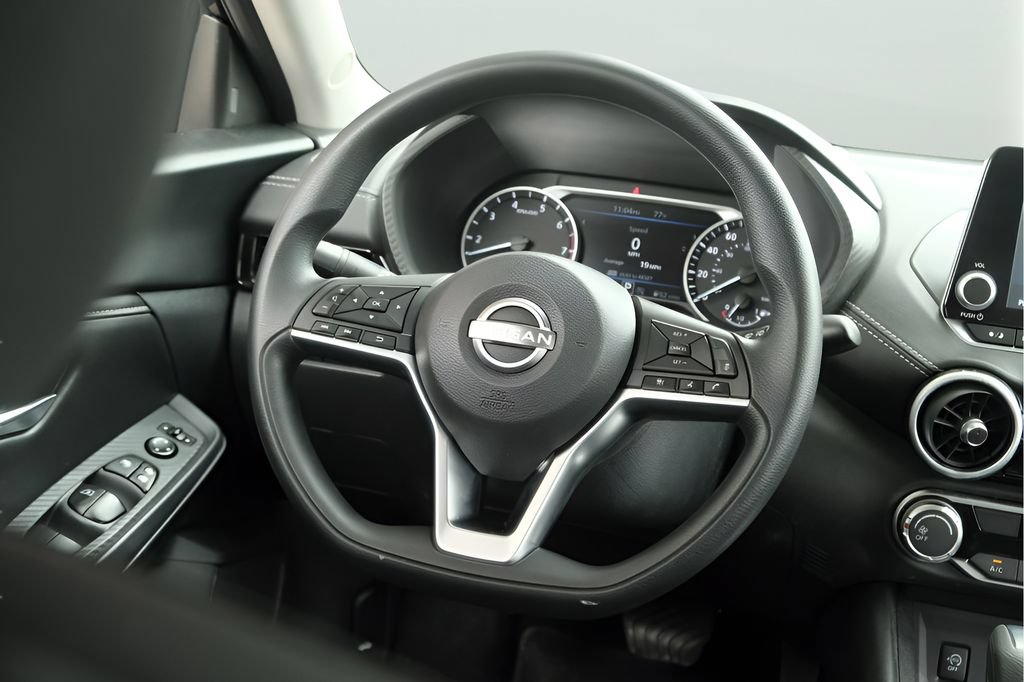 Used 2025 Nissan Sentra SV FWD image 18