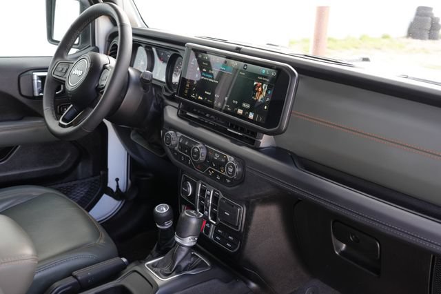 Used 2025 Jeep Gladiator Mojave AWD/4WD image 17