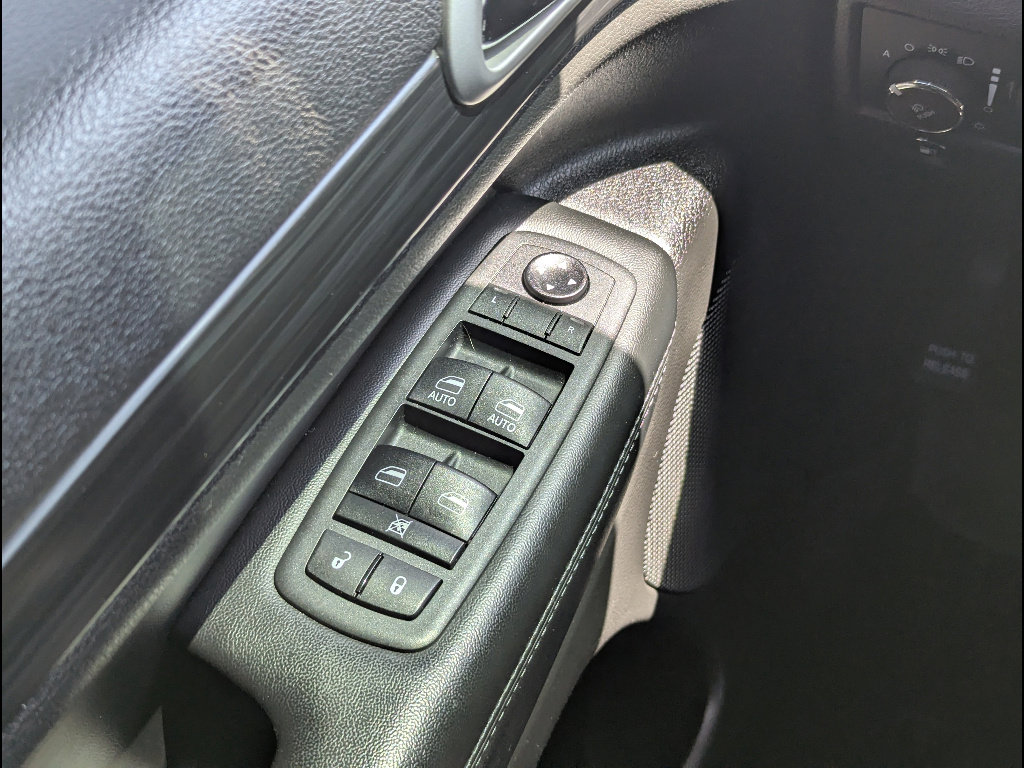 Used 2019 Jeep Grand Cherokee Altitude image 28