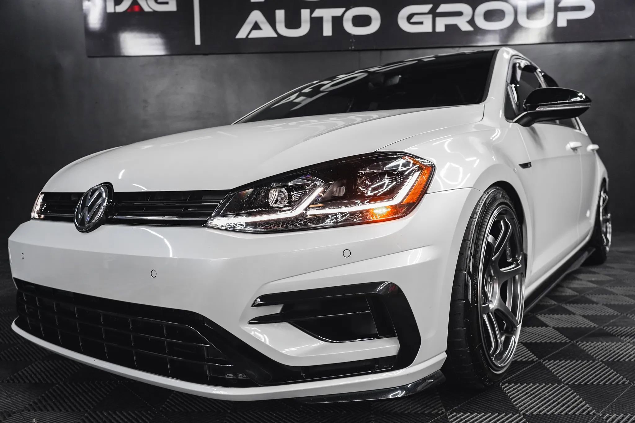 Used 2018 Volkswagen Golf R 4-Door image 6