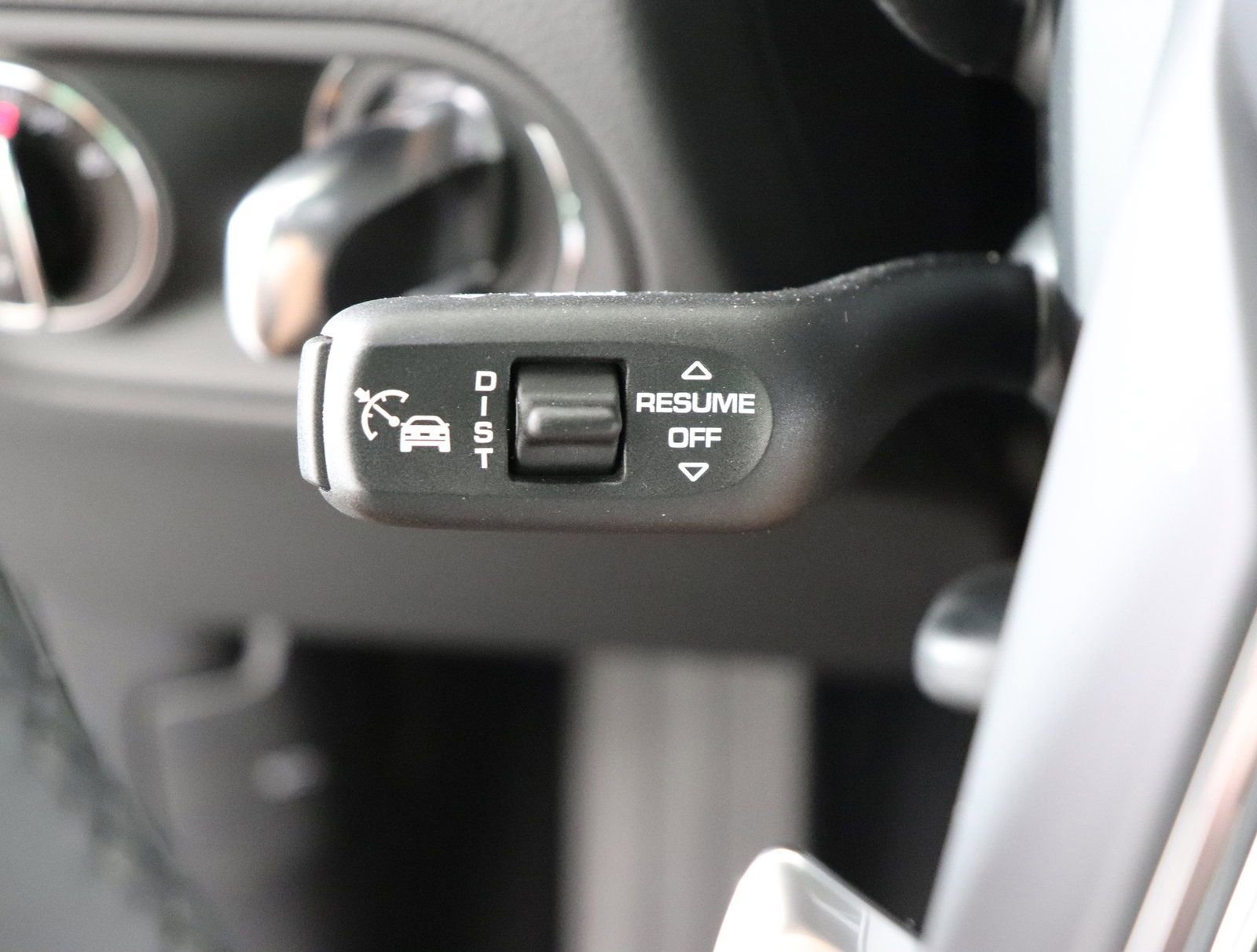 Certified 2025 Porsche Macan image 36