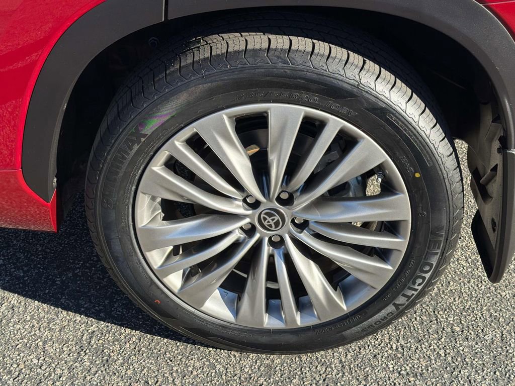 Used 2023 Toyota Highlander Platinum image 31