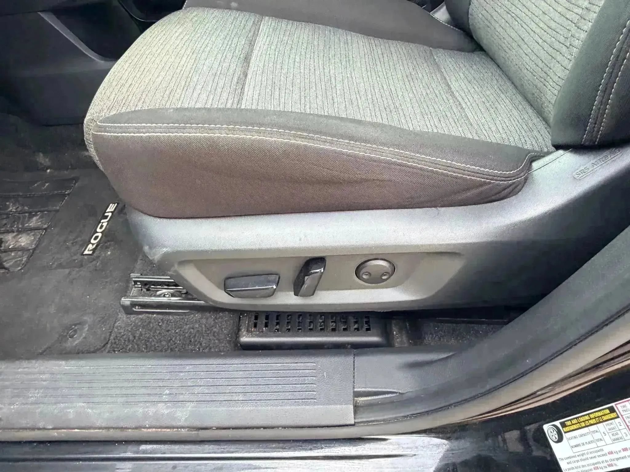 Used 2023 Nissan Rogue SV FWD image 16