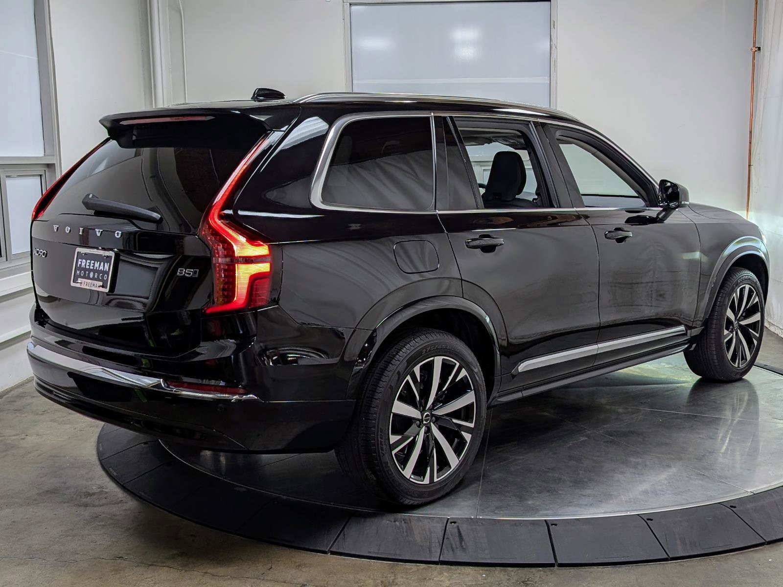 Used 2025 Volvo XC90 B5 Core w/ Protection Package Premier image 9