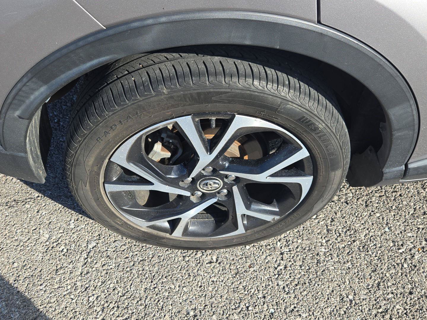 Used 2018 Toyota C-HR XLE FWD image 10