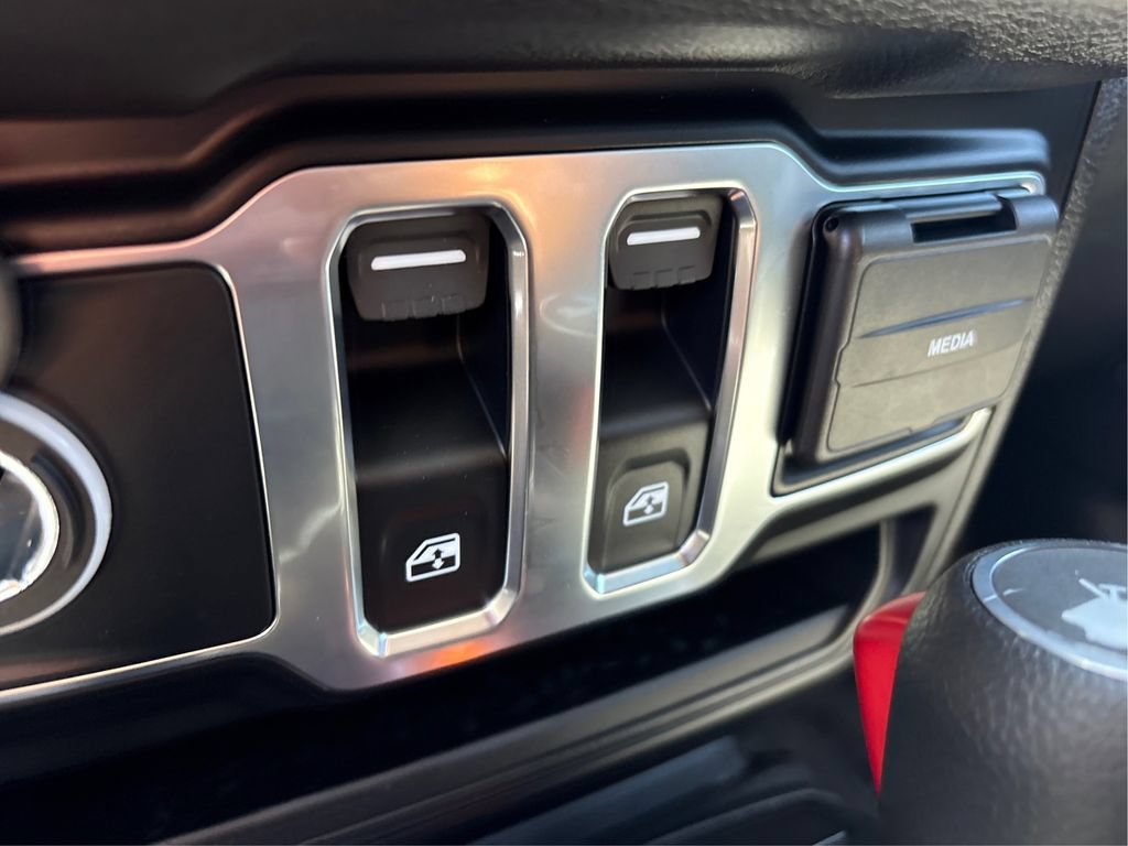 Used 2025 Jeep Wrangler Sport AWD/4WD image 47
