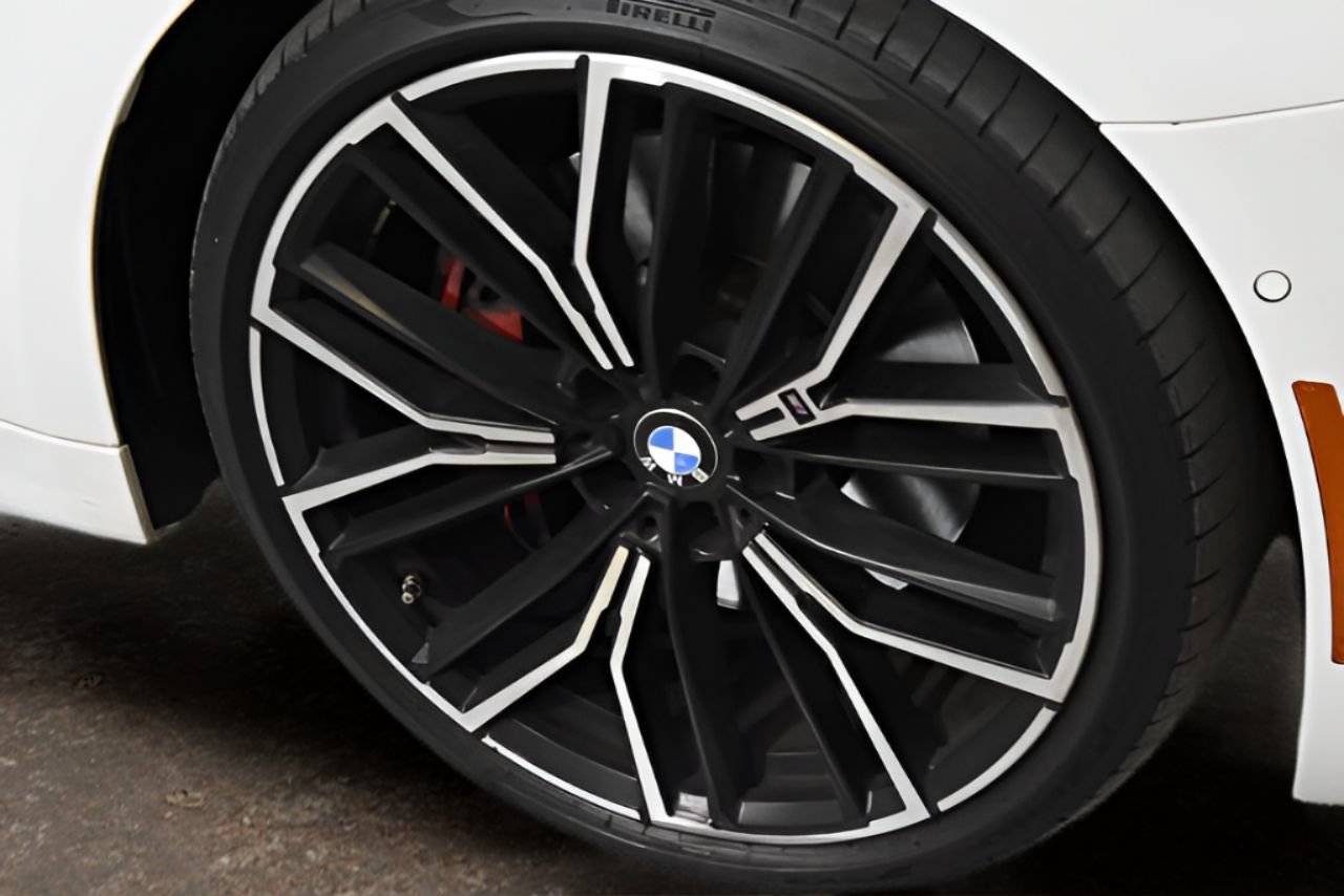 Used 2023 BMW 530i w/ M Sport Package RWD image 6