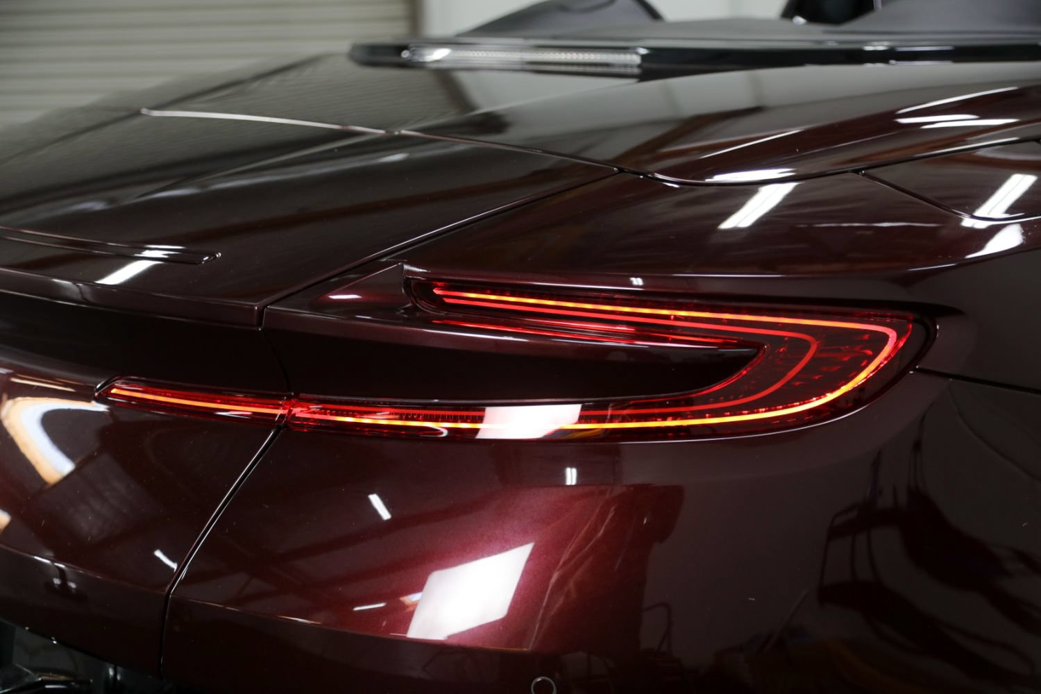 Used 2019 Aston Martin DB11 Volante RWD image 21