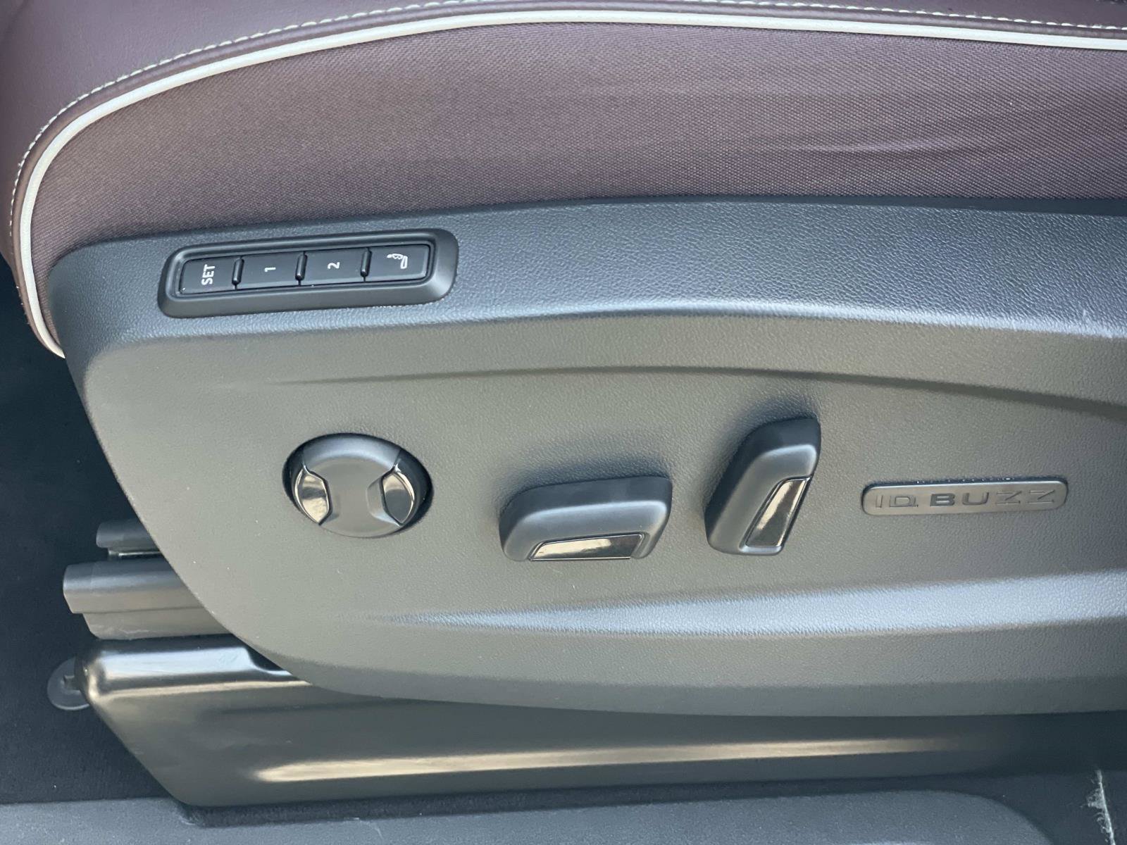 Certified 2025 Volkswagen ID. Buzz Pro S RWD image 21
