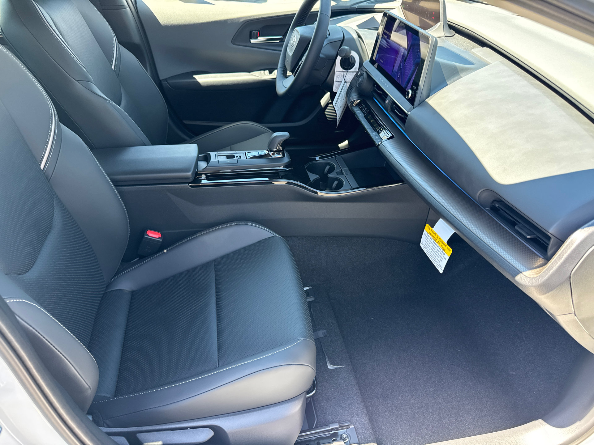 New 2027 Toyota Prius Limited FWD image 17