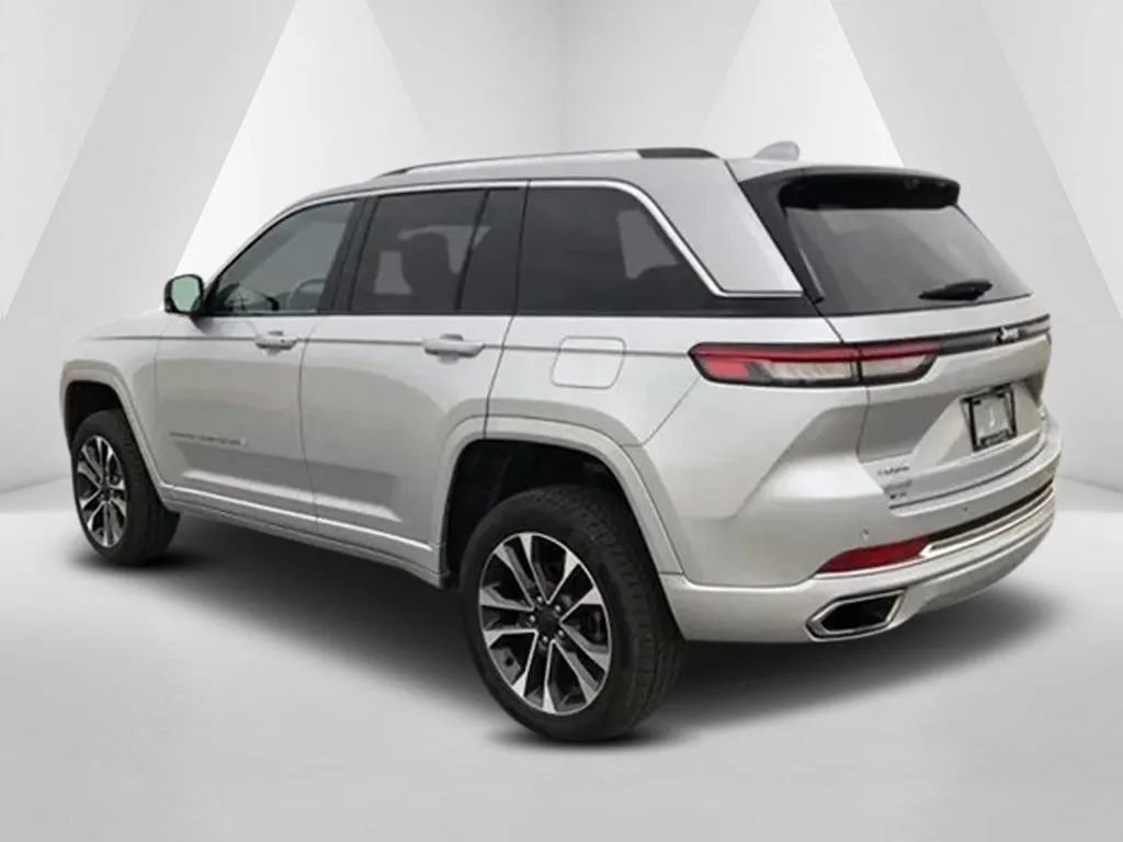 Used 2022 Jeep Grand Cherokee Overland w/ Luxury Tech Group IV image 5