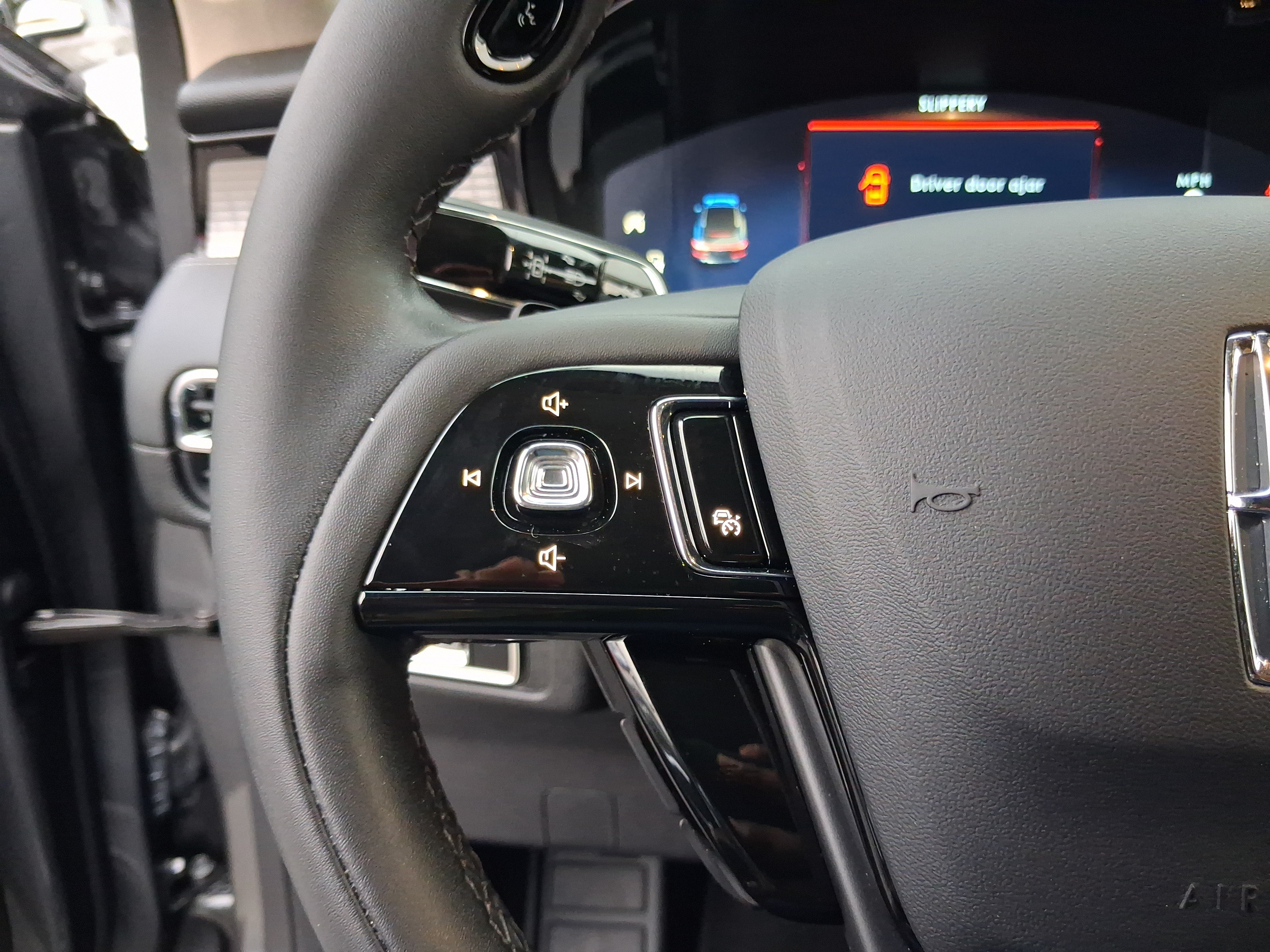 Certified 2024 Lincoln Corsair FWD image 17