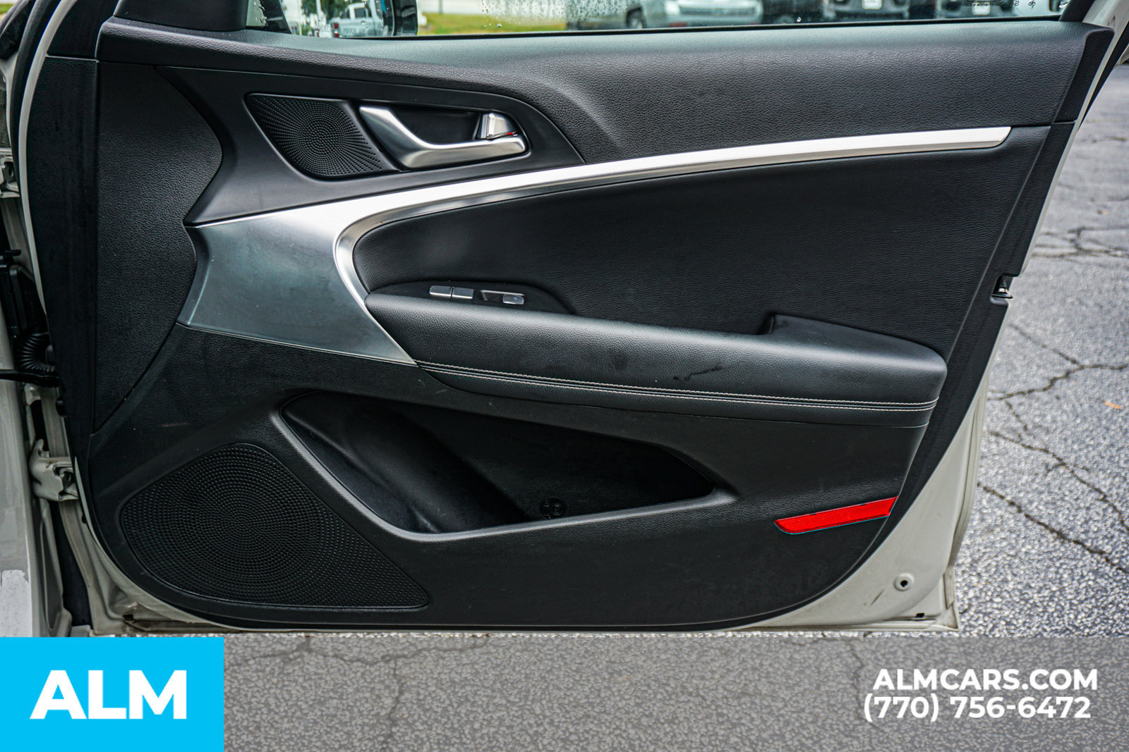 Used 2025 Genesis G70 2.5T RWD image 47