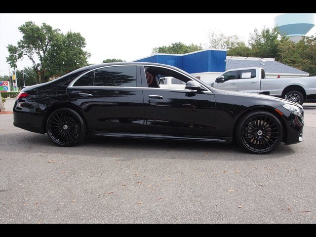 Used 2022 Mercedes-Benz S 580 4MATIC Sedan w/ AMG Line Package image 6