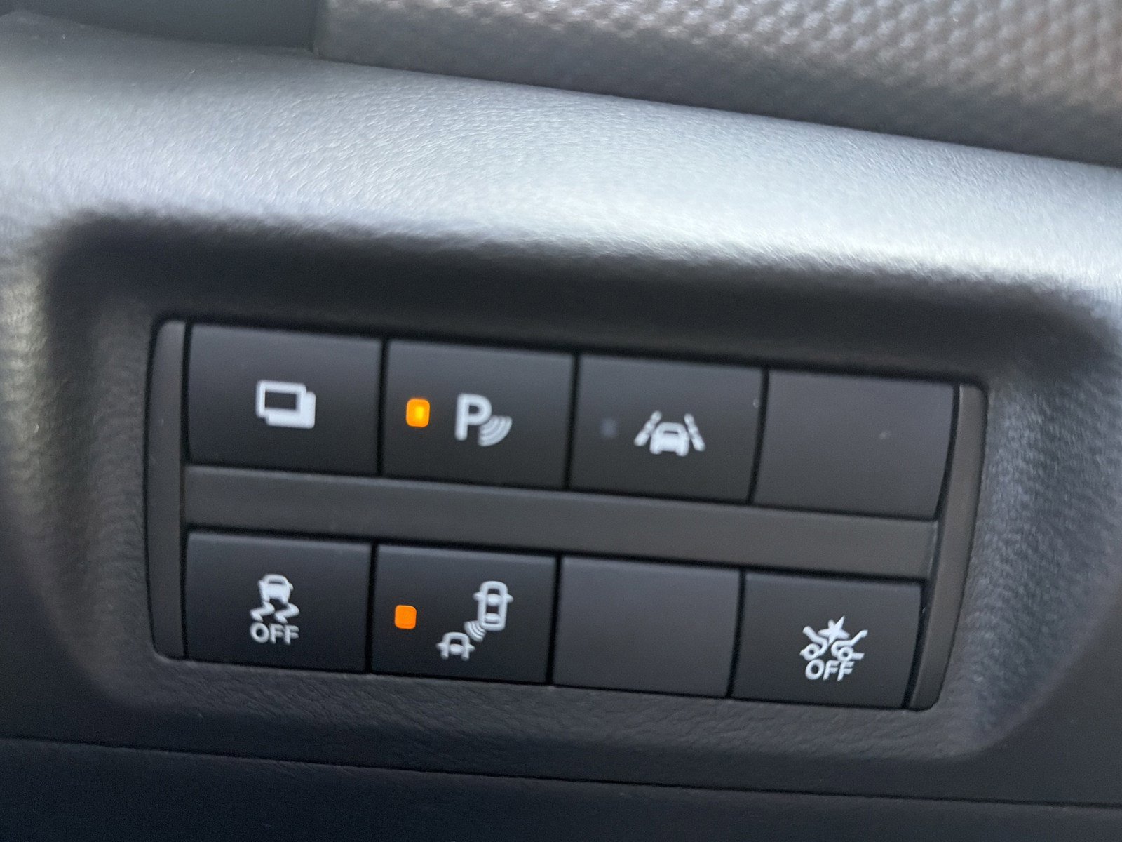 Used 2020 Nissan Kicks S image 32