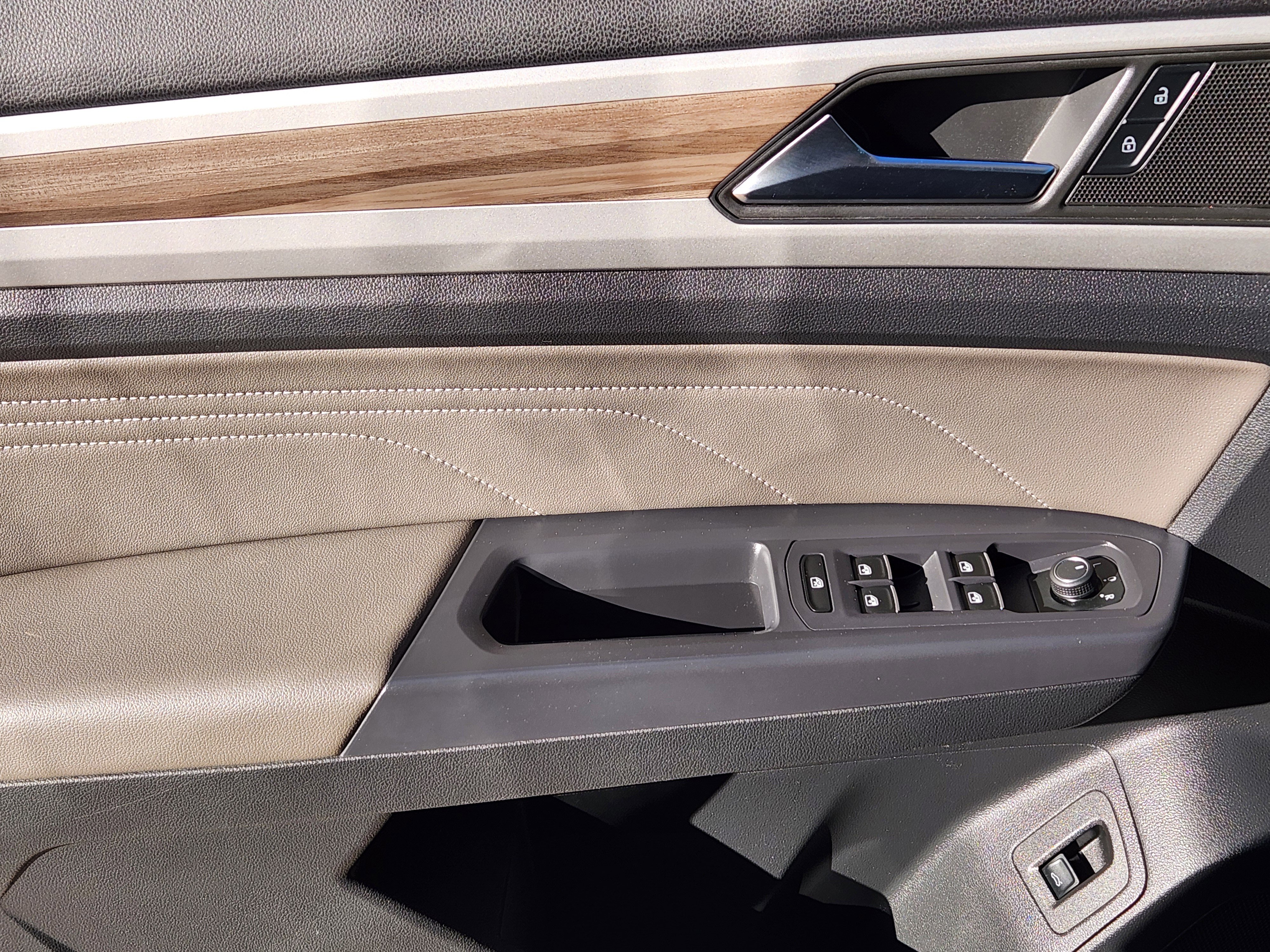 Used 2021 Volkswagen Atlas SEL image 23