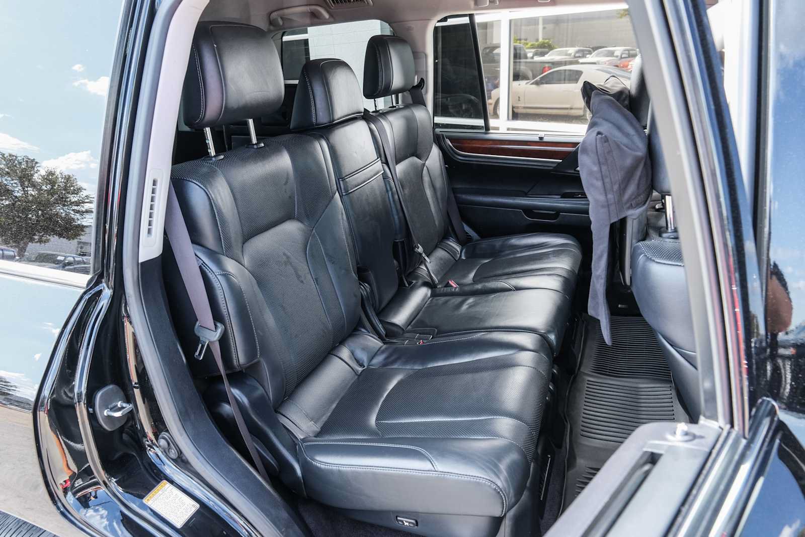 Used 2017 Lexus LX 570 4WD w/ Luxury Package image 30