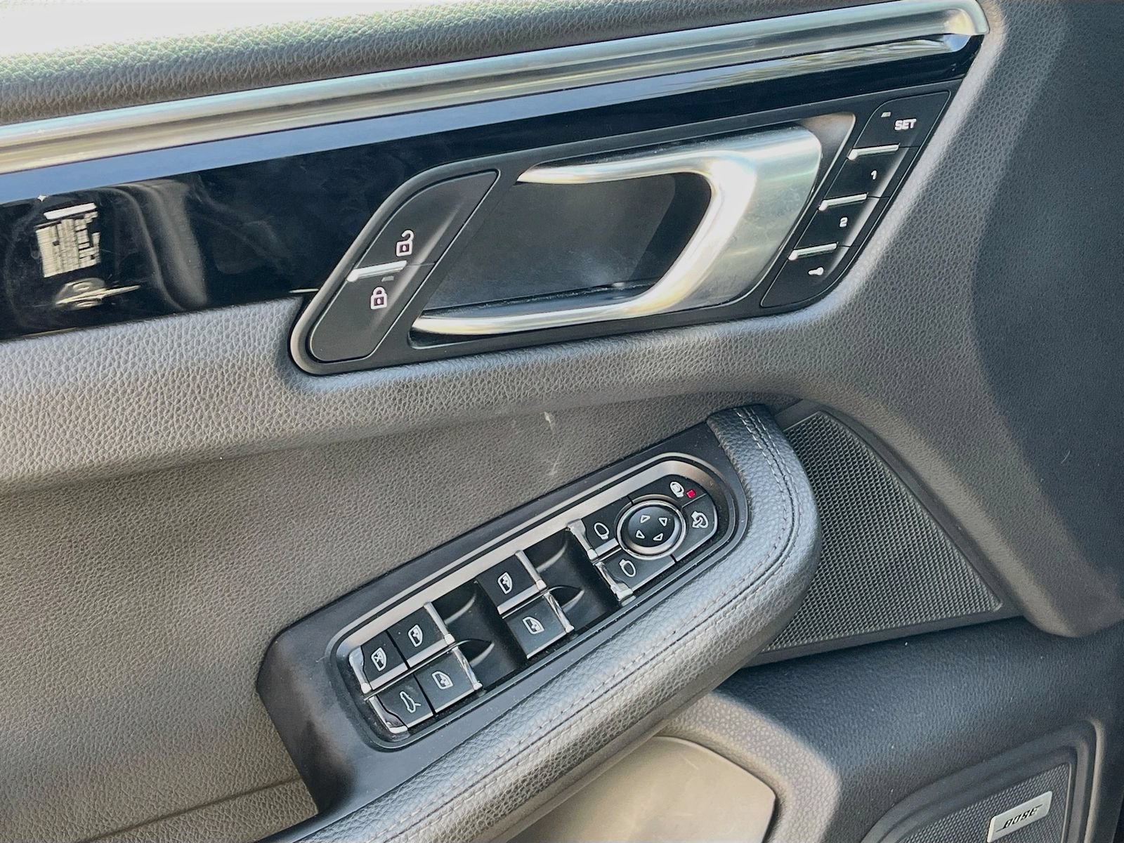 Used 2020 Porsche Macan AWD/4WD image 17