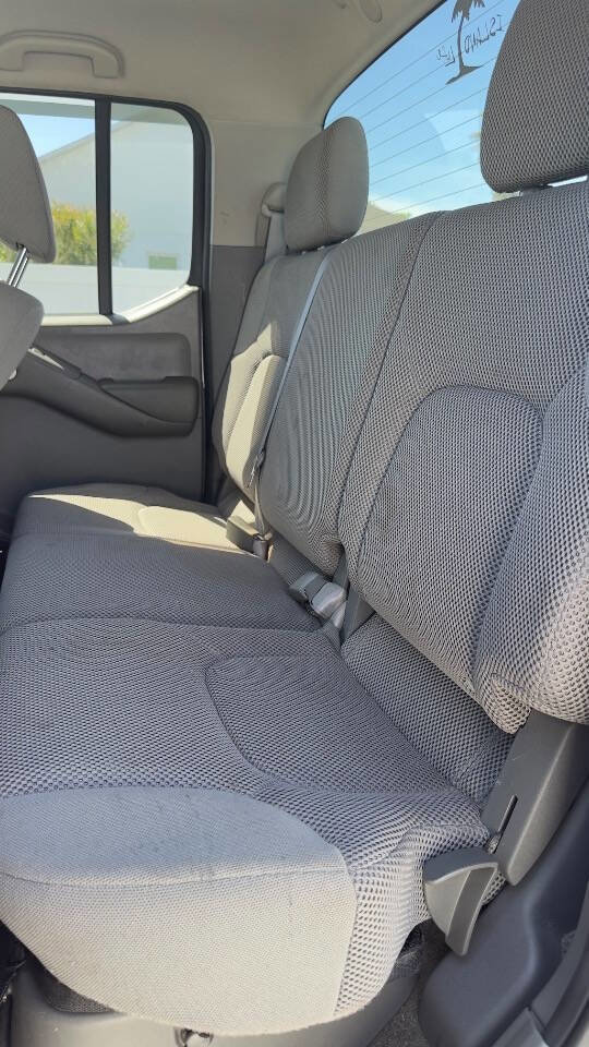 Used 2010 Nissan Frontier SE image 13