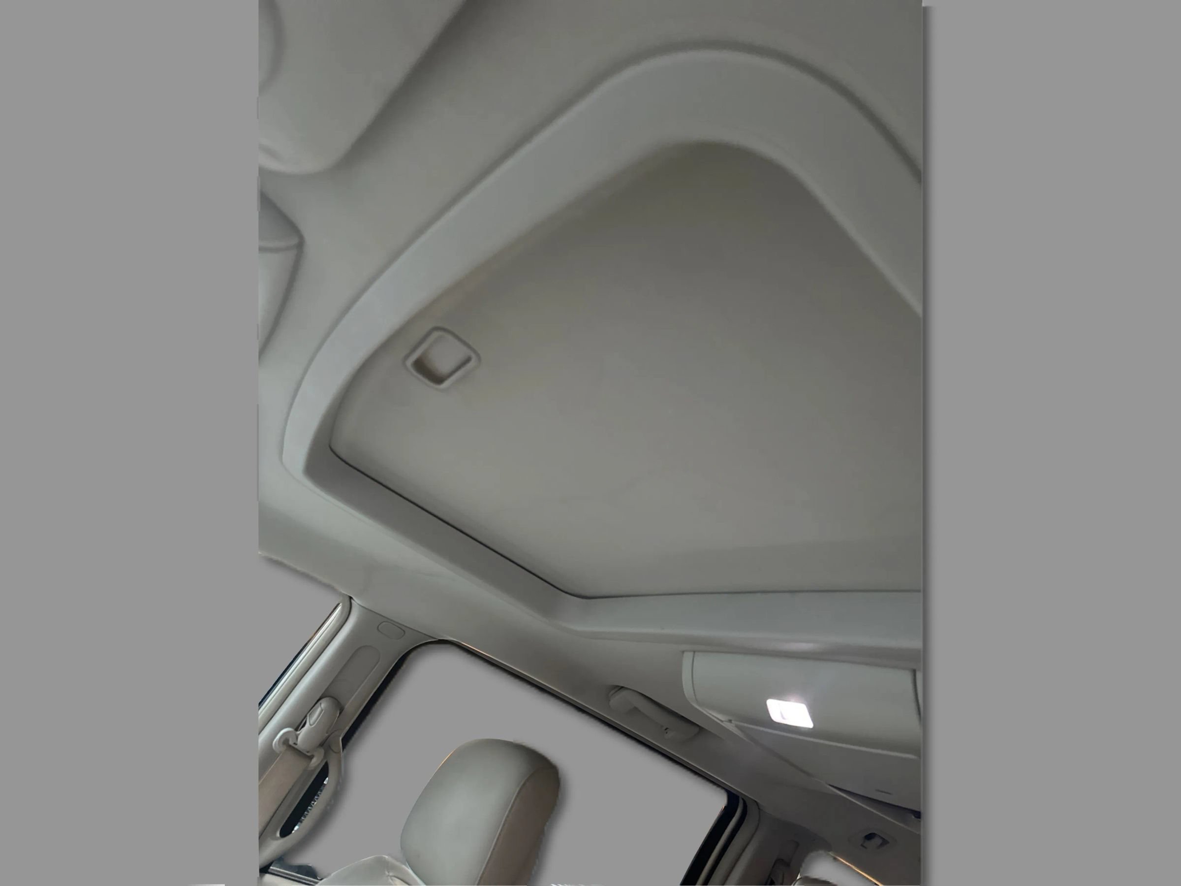 Used 2015 Chrysler Town & Country Limited Platinum FWD image 20