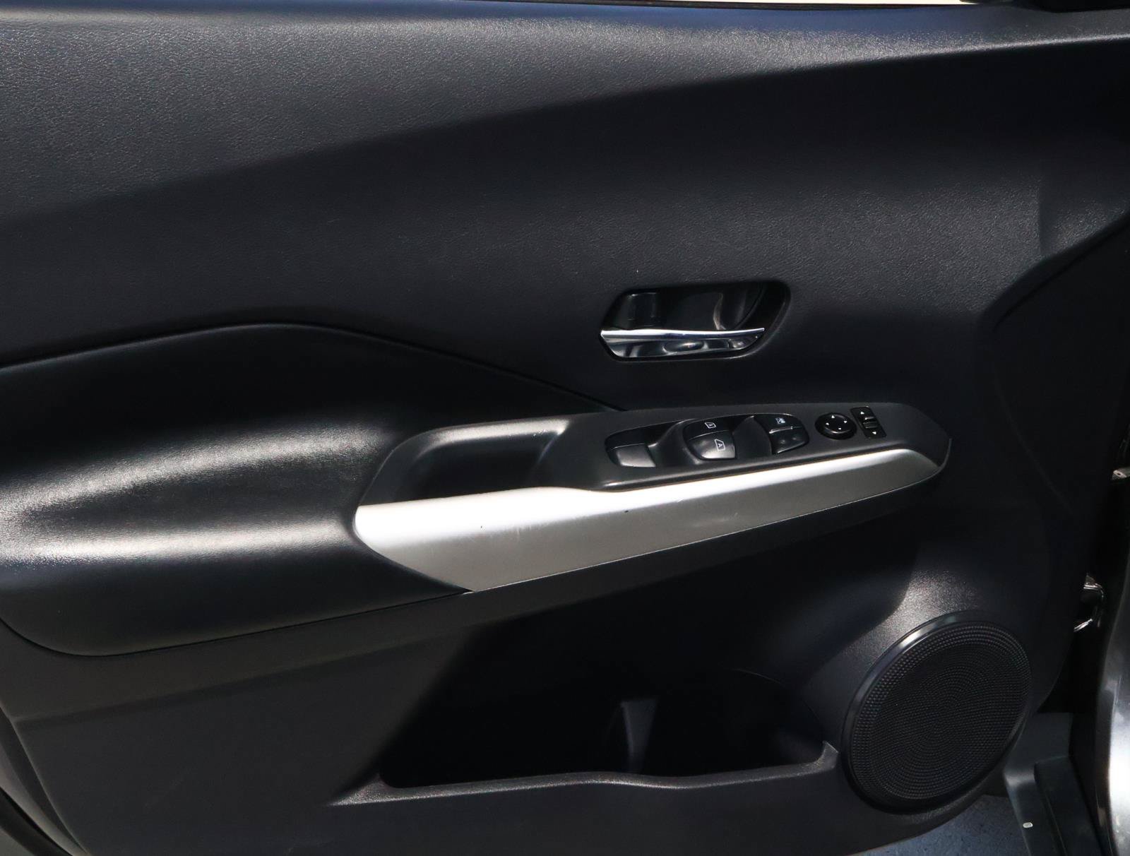 Used 2020 Nissan Kicks SR w/ SR Premium Package FWD image 15