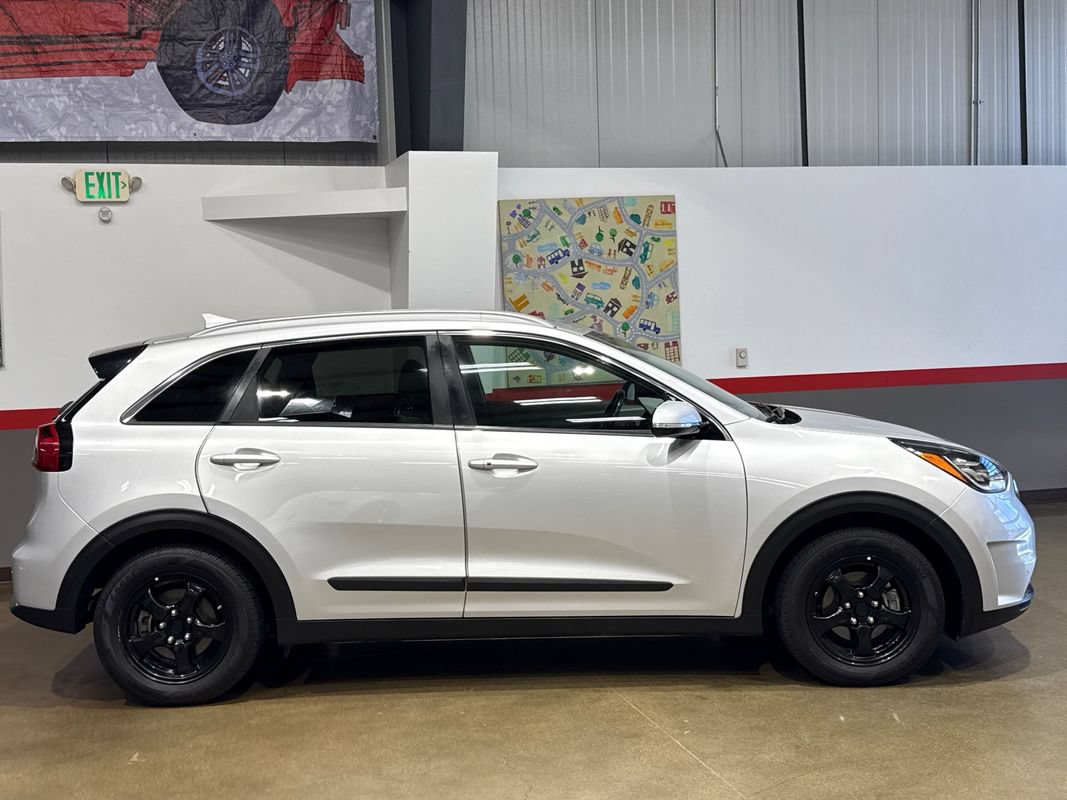 Used 2019 Kia Niro EX Premium w/ Sunroof Package FWD image 4