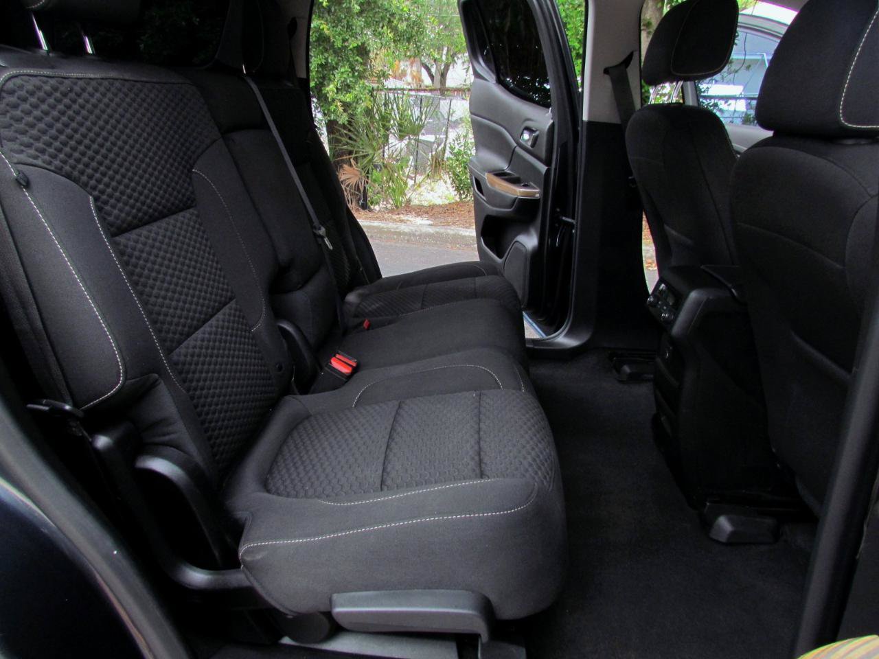 Used 2019 GMC Acadia SLE FWD image 21