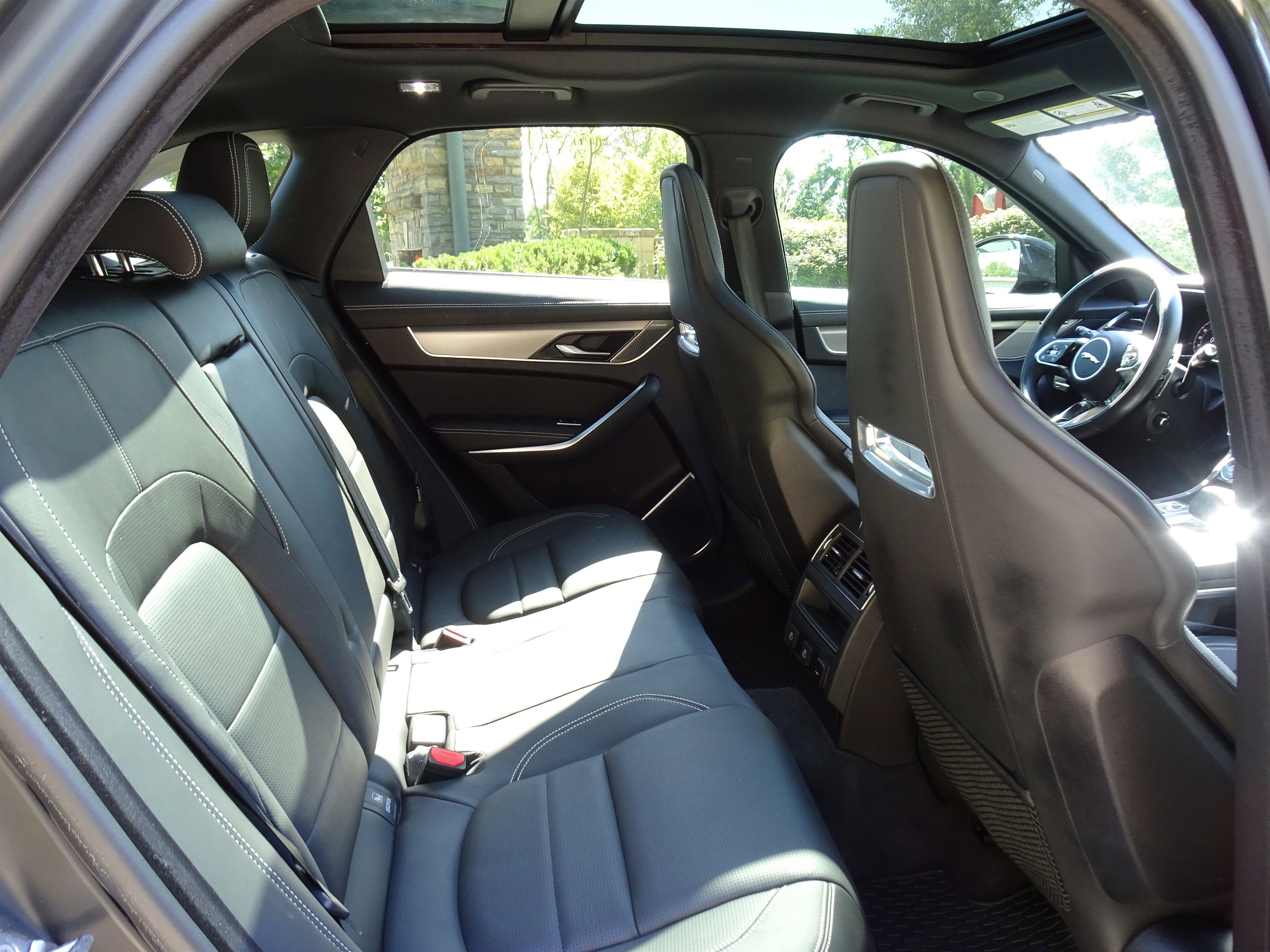 Certified 2025 Jaguar F-PACE R-Dynamic S image 21