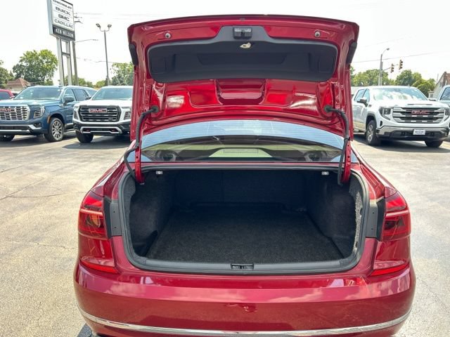 Used 2017 Volkswagen Passat 1.8T R-Line FWD image 9