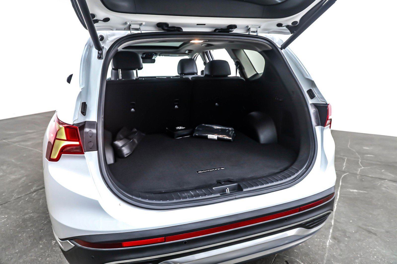 Used 2023 Hyundai Santa Fe Limited w/ Cargo Package image 23