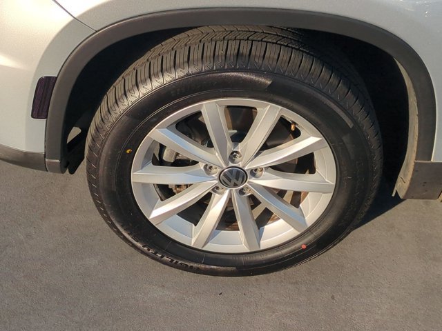 Used 2017 Volkswagen Tiguan Wolfsburg Edition FWD image 25