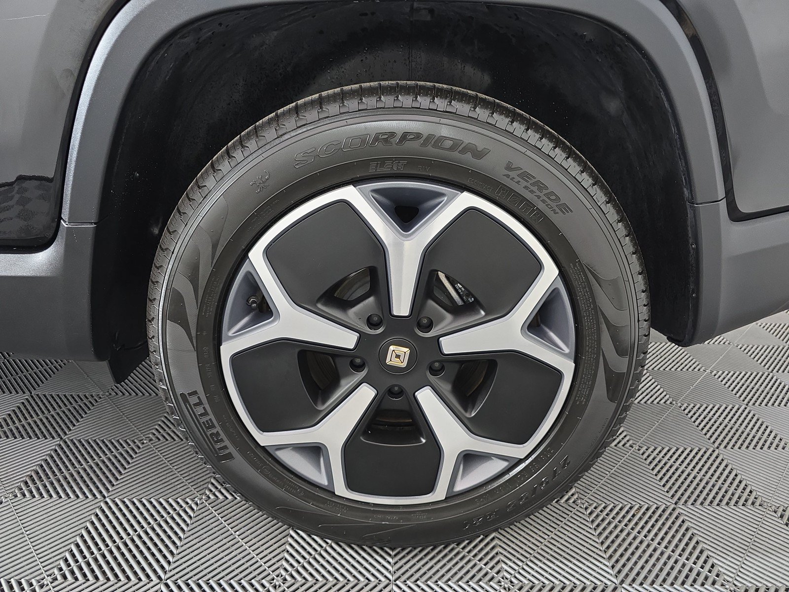 Used 2024 Rivian R1T Adventure AWD/4WD image 10
