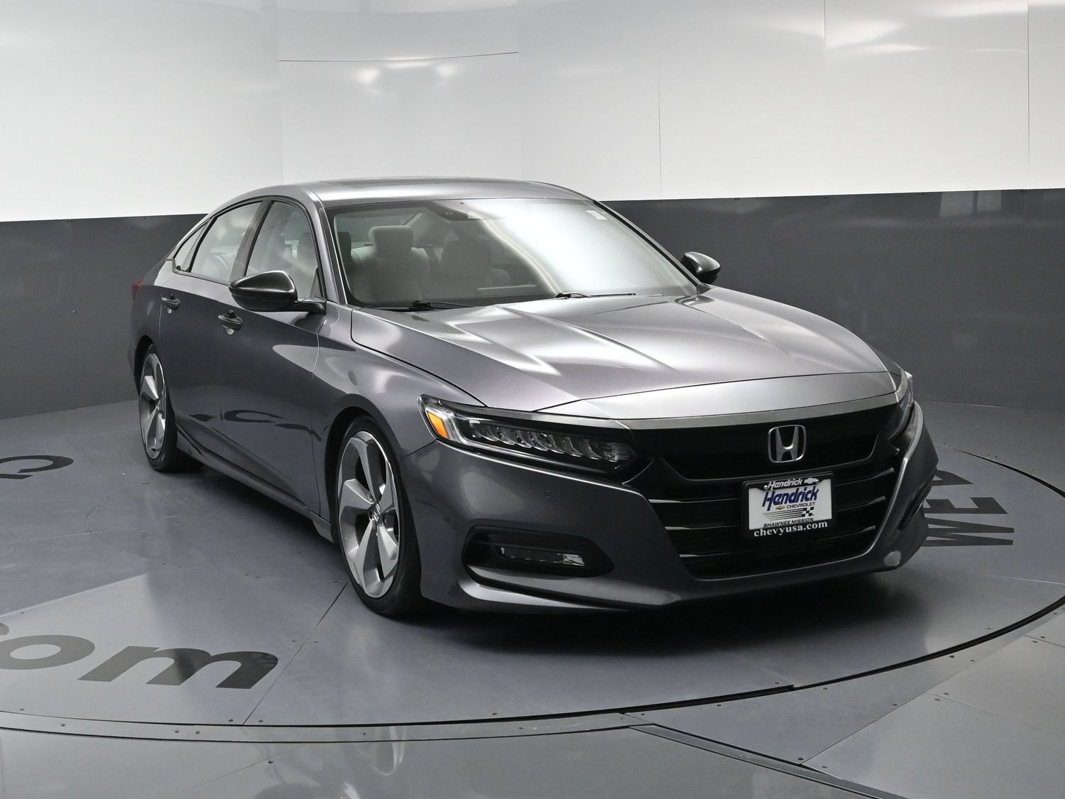 Used 2018 Honda Accord Touring image 3