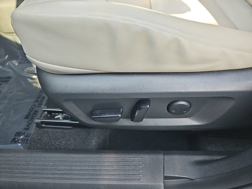 Used 2021 Nissan Rogue SV w/ Premium Package FWD image 27