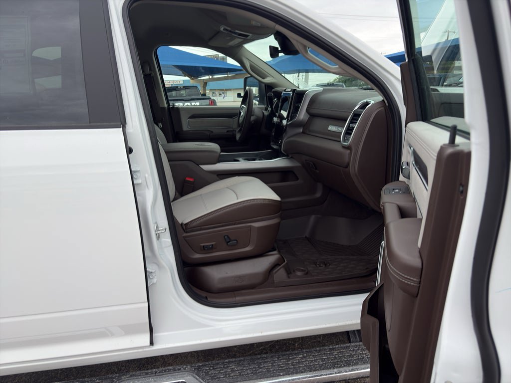 New 2026 RAM 3500 Laramie AWD/4WD image 15