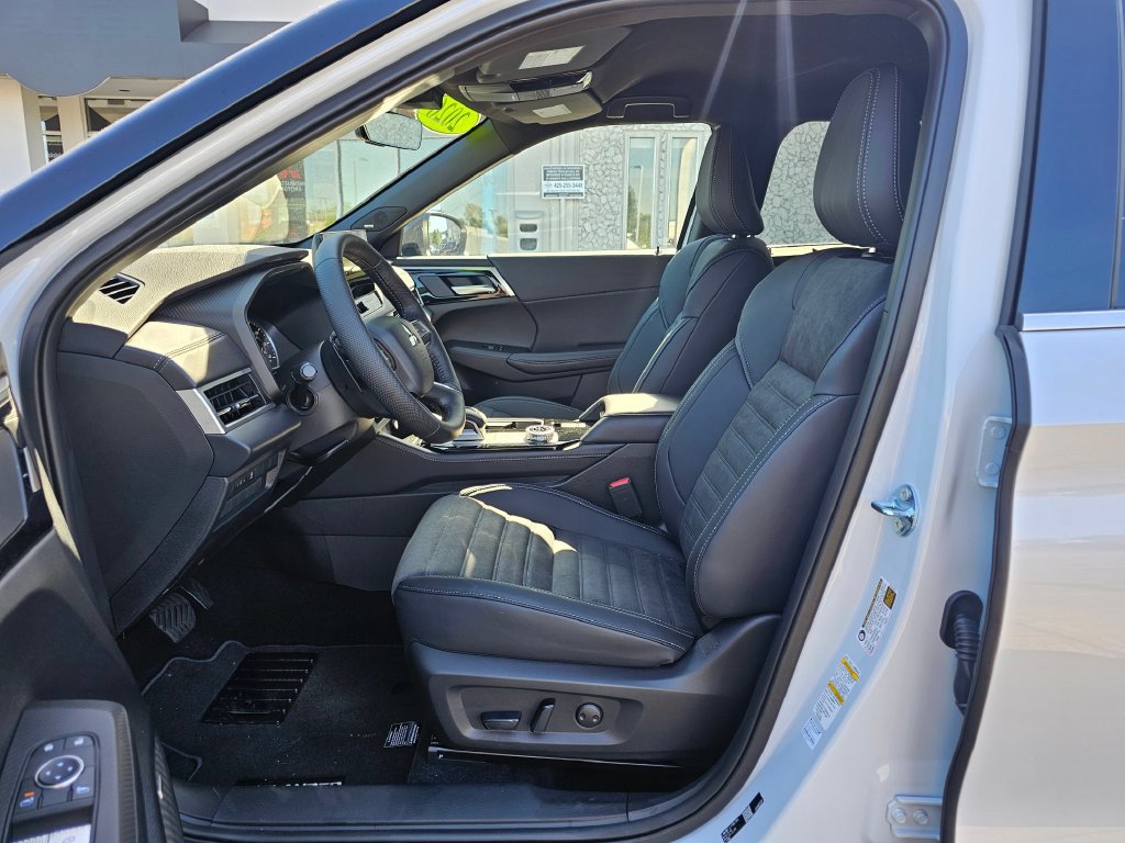 Used 2026 Mitsubishi Outlander LE AWD/4WD image 17