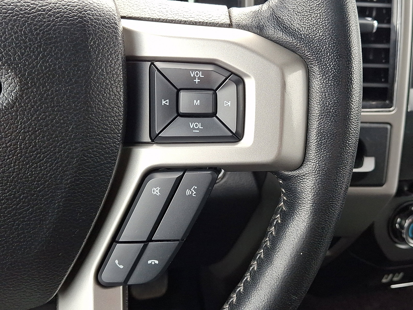 Used 2017 Ford F150 Lariat RWD image 27