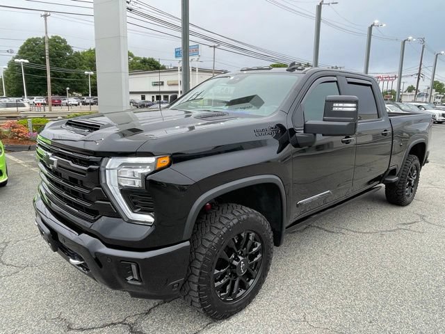 Used 2025 Chevrolet Silverado 3500 High Country w/ High Country Premium Package AWD/4WD image 2