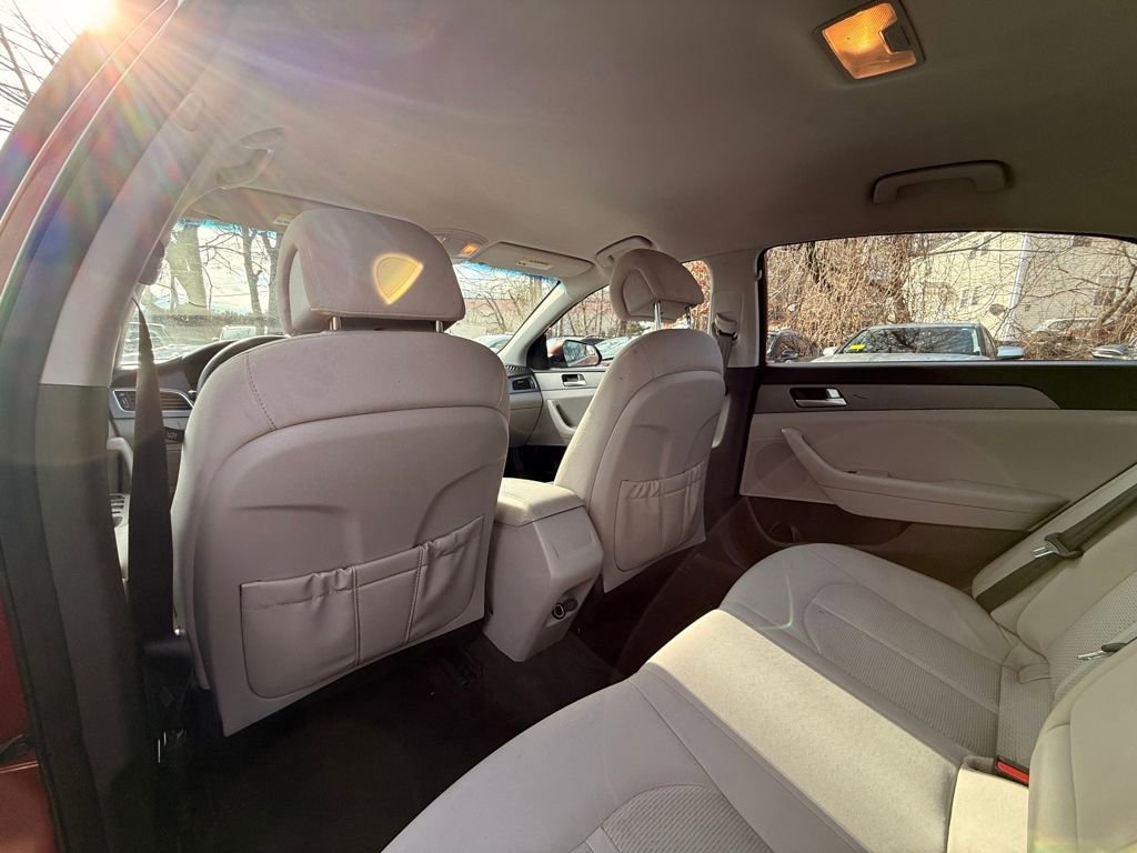 Used 2015 Hyundai Sonata SE FWD image 16