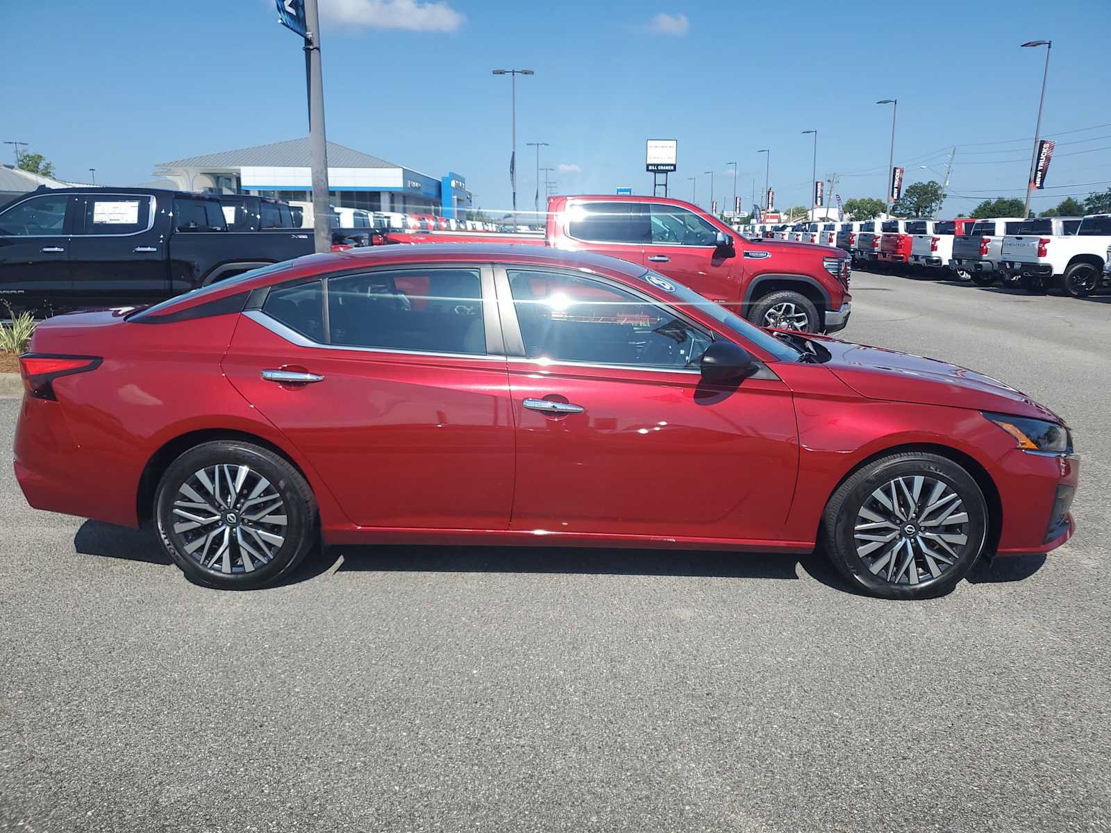 Used 2025 Nissan Altima 2.5 SV FWD image 7