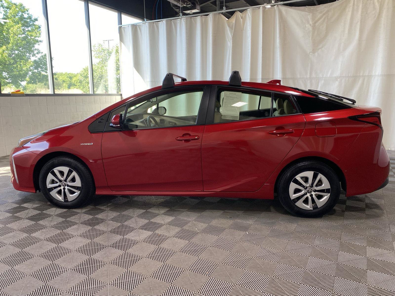 Used 2020 Toyota Prius LE AWD/4WD image 7