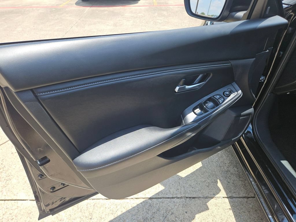 Used 2025 Nissan Sentra SV FWD image 11